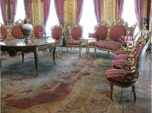 4601824-Sultans_Room_in_the_Harem_Dolmabahce_Palace_Istanbul