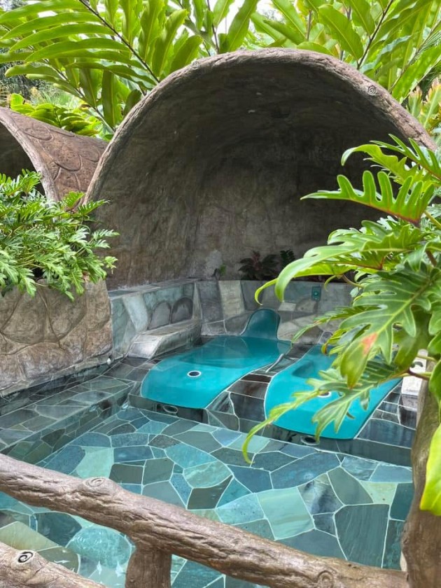 one of the pool seats at Las Logos